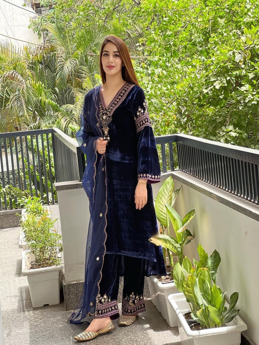 15008 Naqsh Velvet Kurti Pant Set – Kavya Style Plus